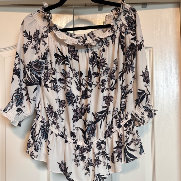 Off the shoulder Chelsea 28 ruffle blouse - Picture 2 of 3